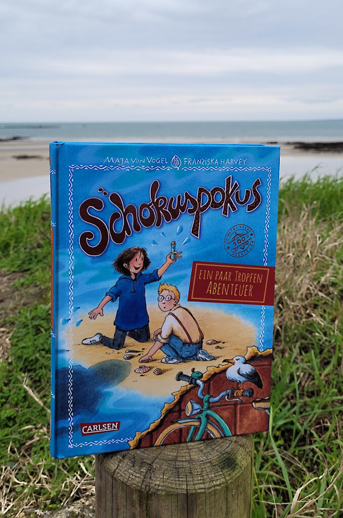 Das Kinderbuch „Schokuspokus 5: Ein paar Tropfen Abenteuer“ von Maja von Vogel und Franziska Harvey