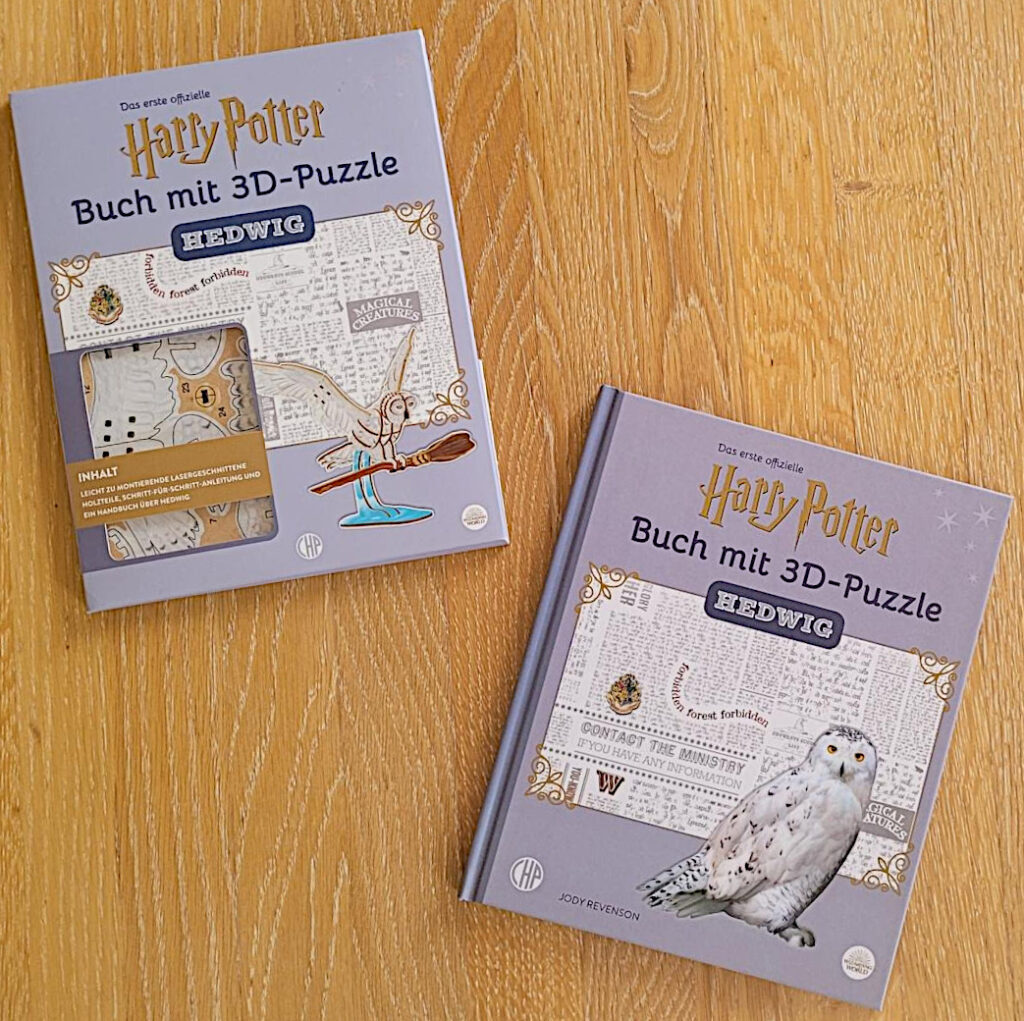 Die beiden Teile des Bastelbuch-Sets „Harry Potter: Buch mit 3D-Puzzle - Hedwig“
