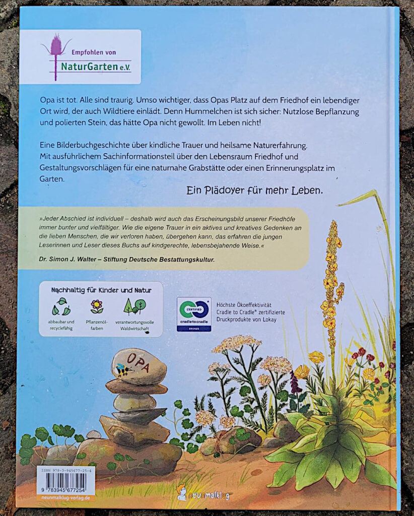 Rückseite des Kinderbuches „Im Leben nicht! Ein Naturgrab für Opa“ von Susanne Maria Emka und Lisa Rammensee mit Rückentext